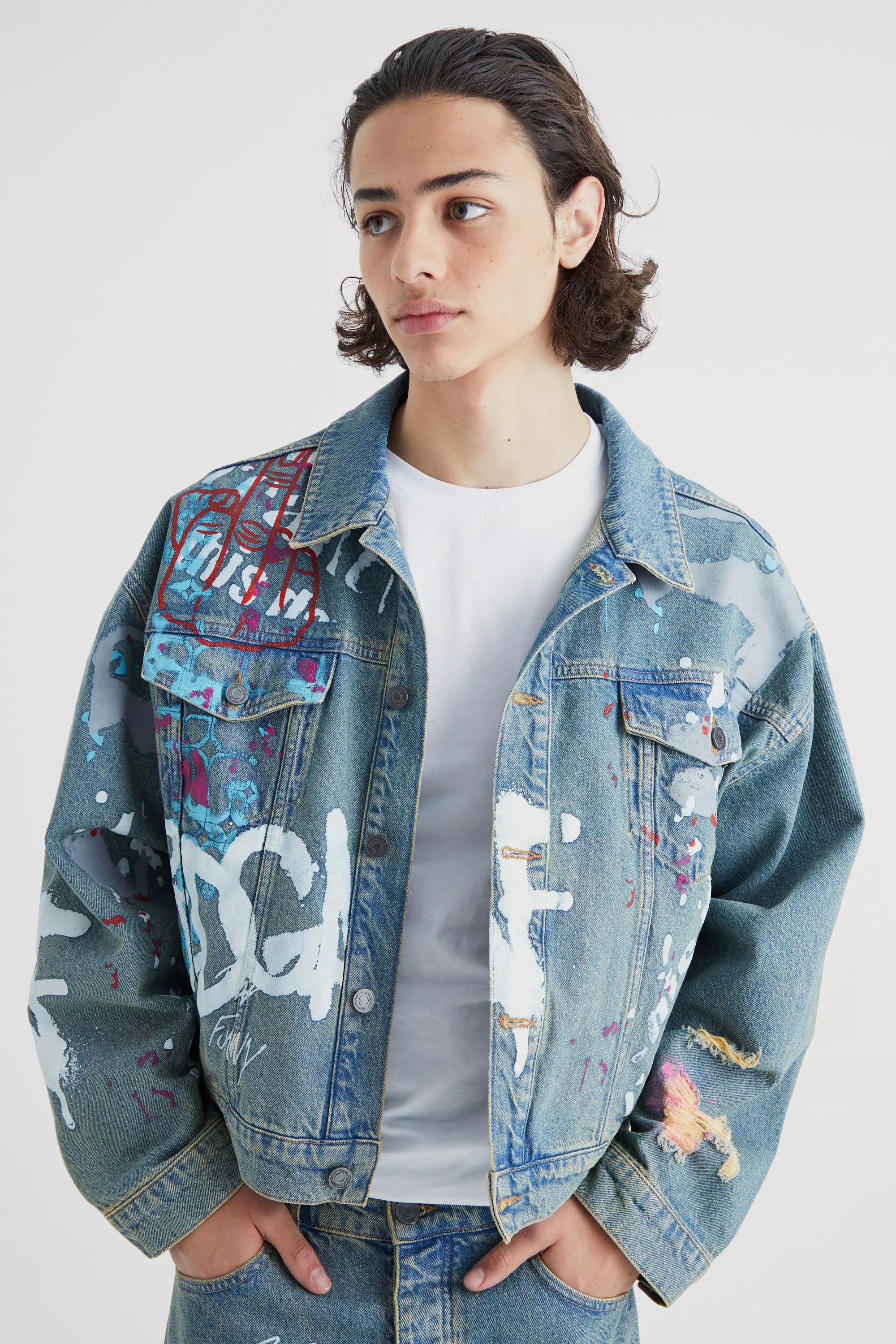 Veste en jean imprim graffiti boohooMAN FR